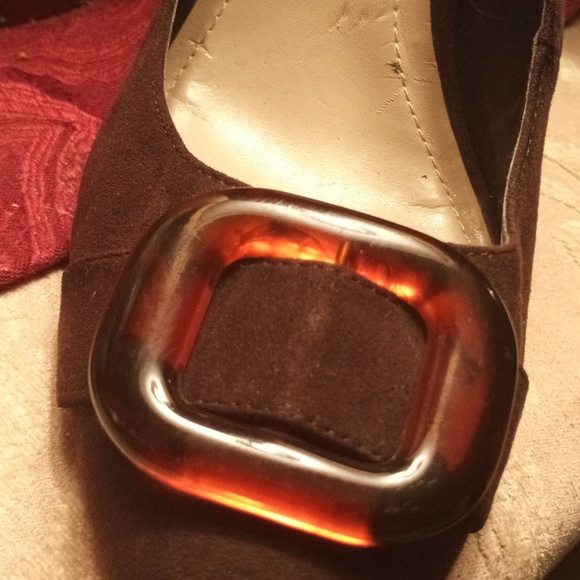 A pair of beautiful brown suede heels - Picture 7 of 8